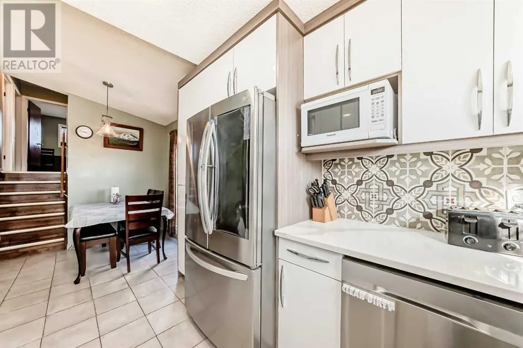 12 Castlebrook Way NE