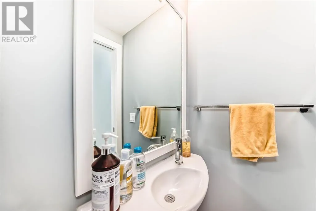 1605, 32 Horseshoe Crescent