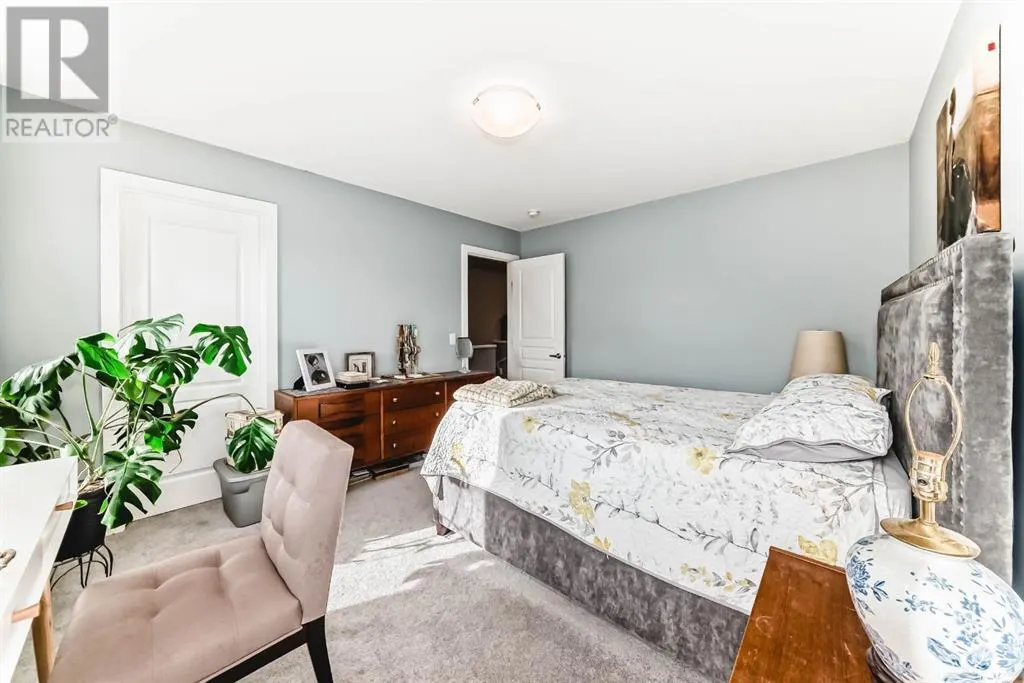 1605, 32 Horseshoe Crescent