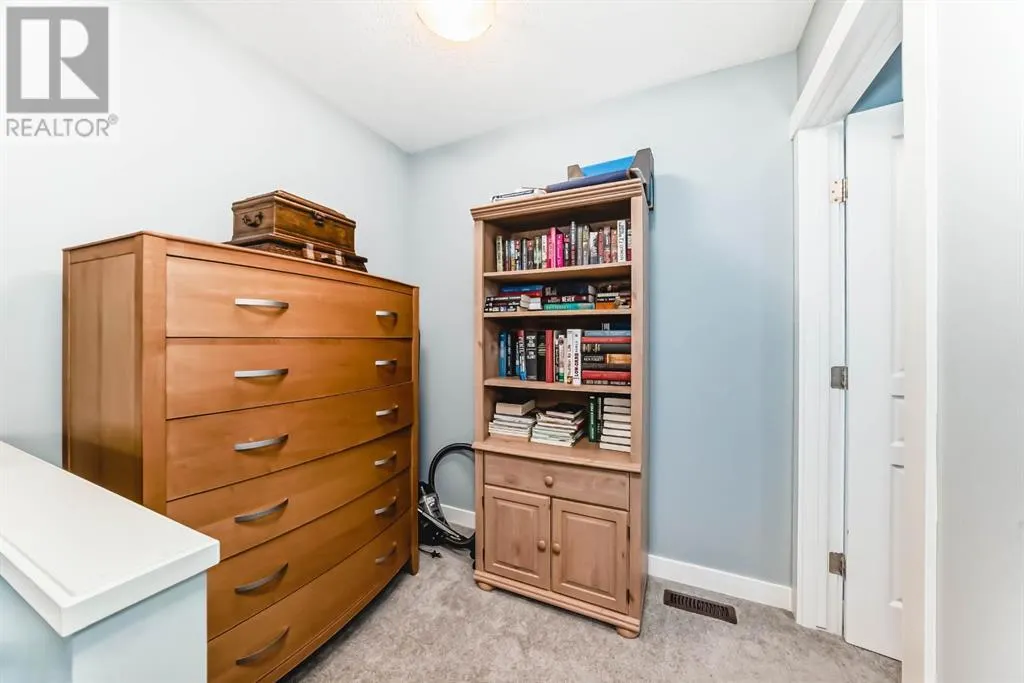 1605, 32 Horseshoe Crescent