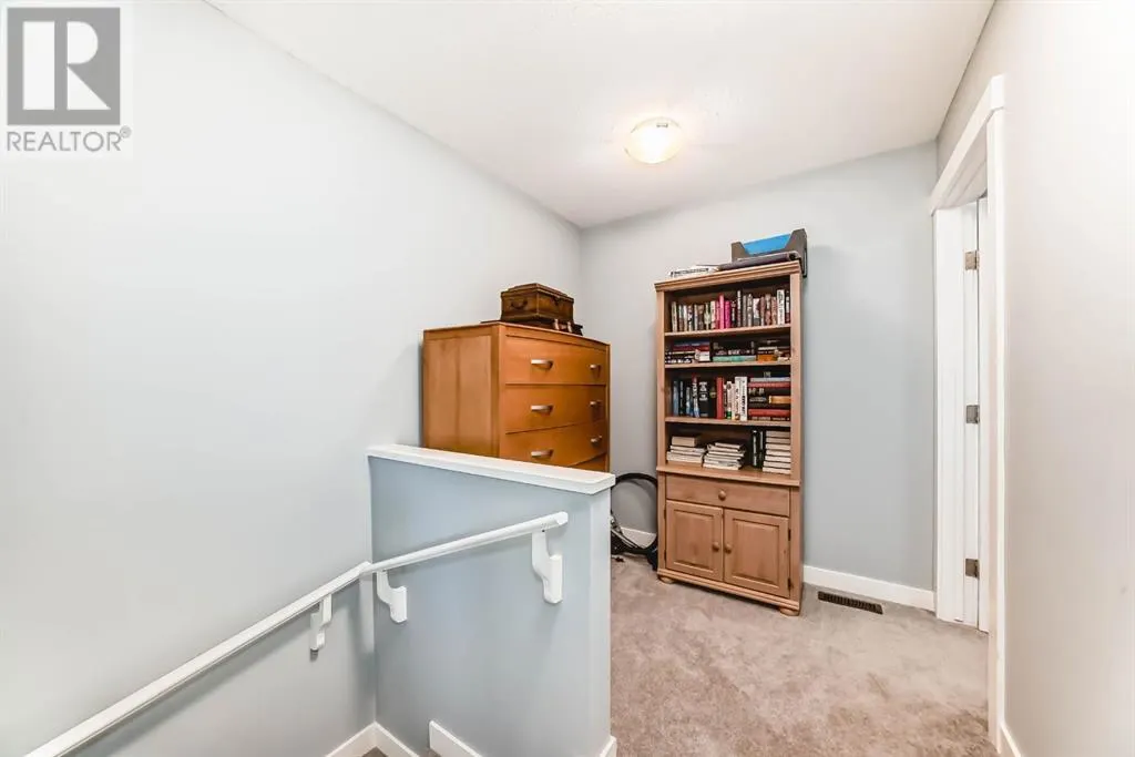 1605, 32 Horseshoe Crescent