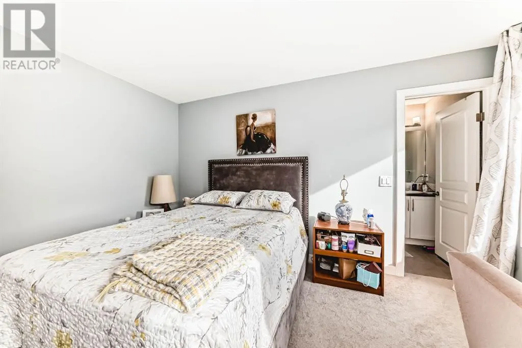 1605, 32 Horseshoe Crescent