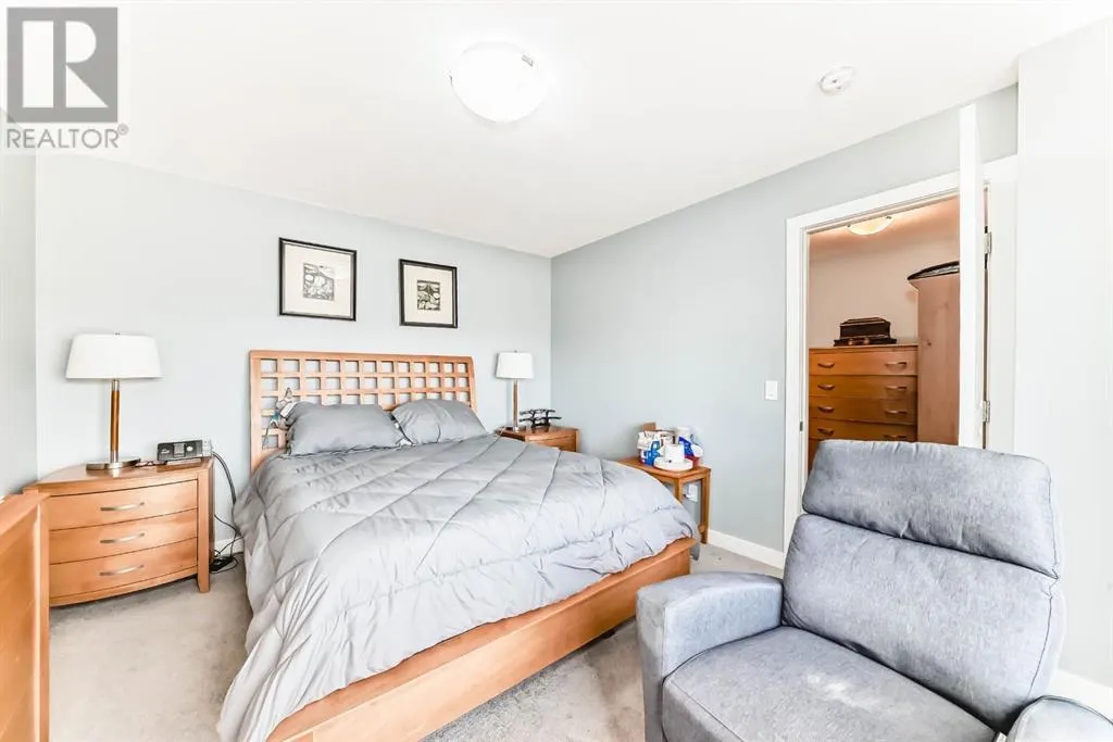 1605, 32 Horseshoe Crescent