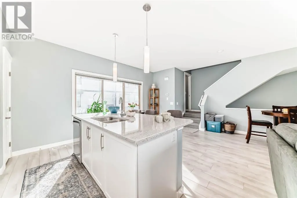1605, 32 Horseshoe Crescent