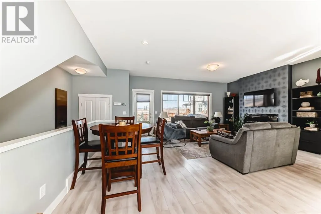 1605, 32 Horseshoe Crescent