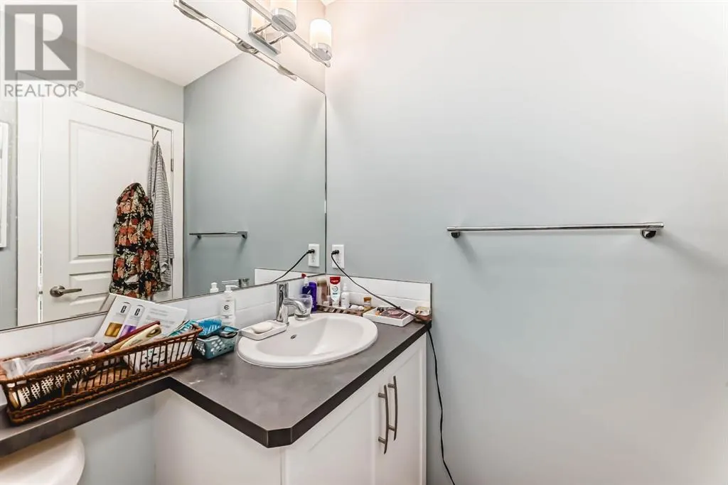 1605, 32 Horseshoe Crescent