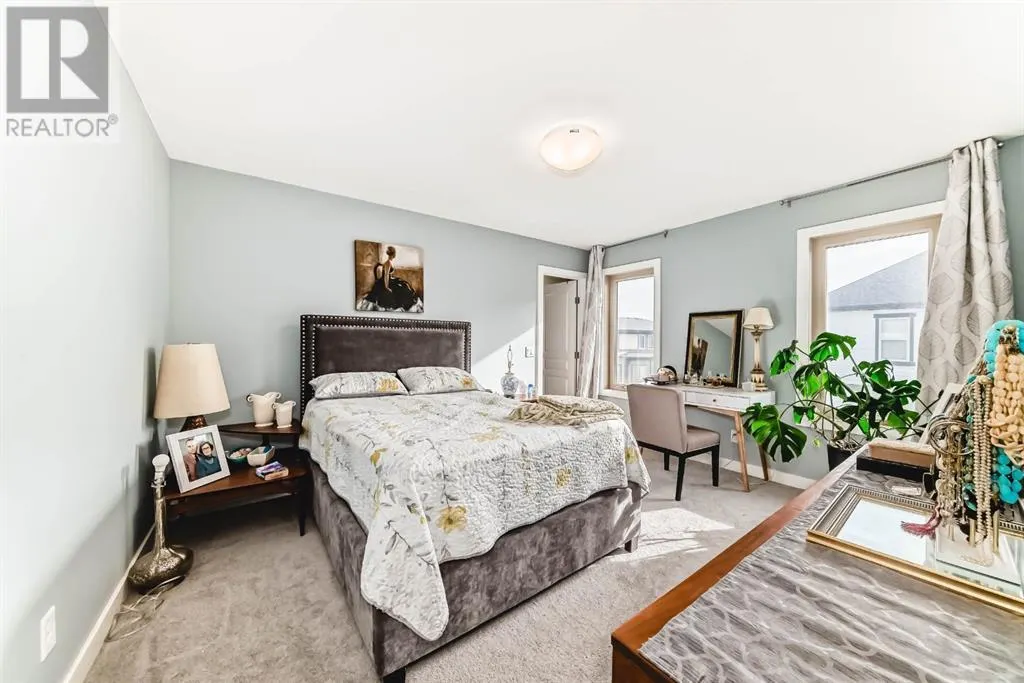 1605, 32 Horseshoe Crescent