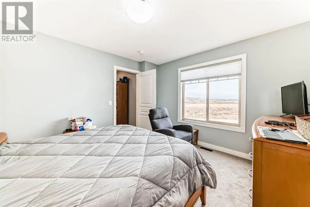 1605, 32 Horseshoe Crescent