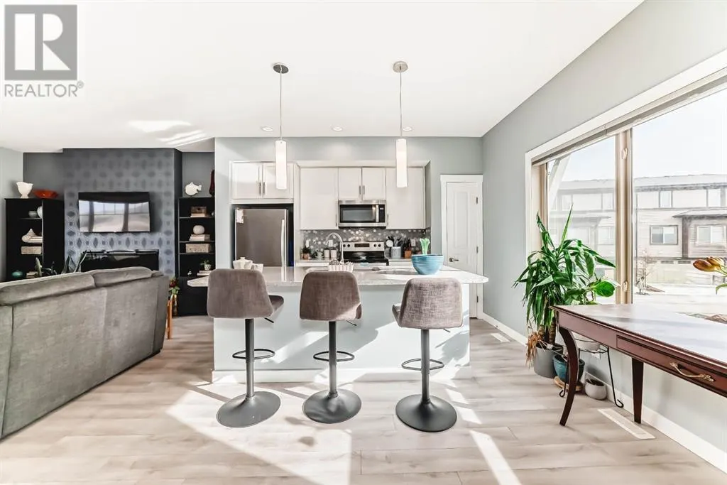 1605, 32 Horseshoe Crescent