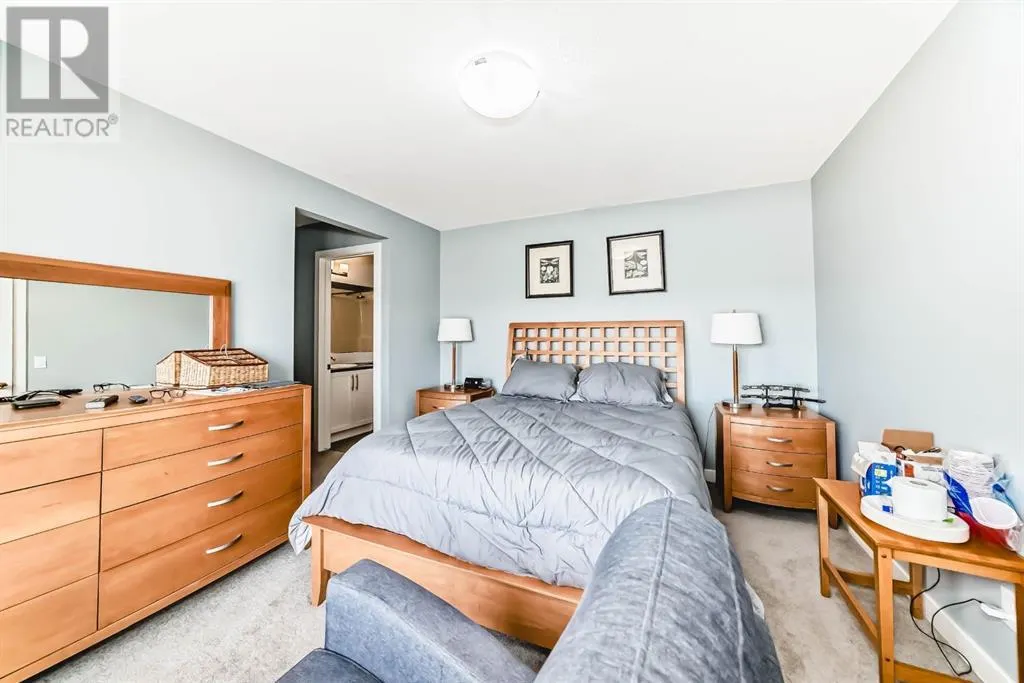 1605, 32 Horseshoe Crescent