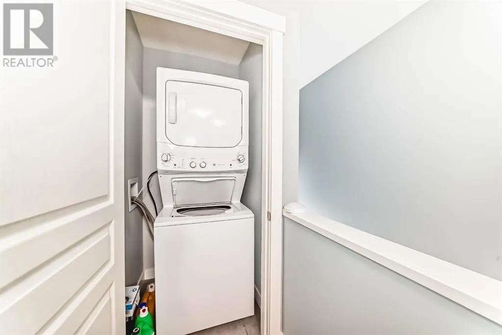 1605, 32 Horseshoe Crescent