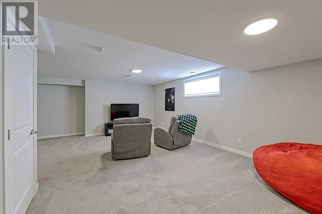 707, 250 Fireside View