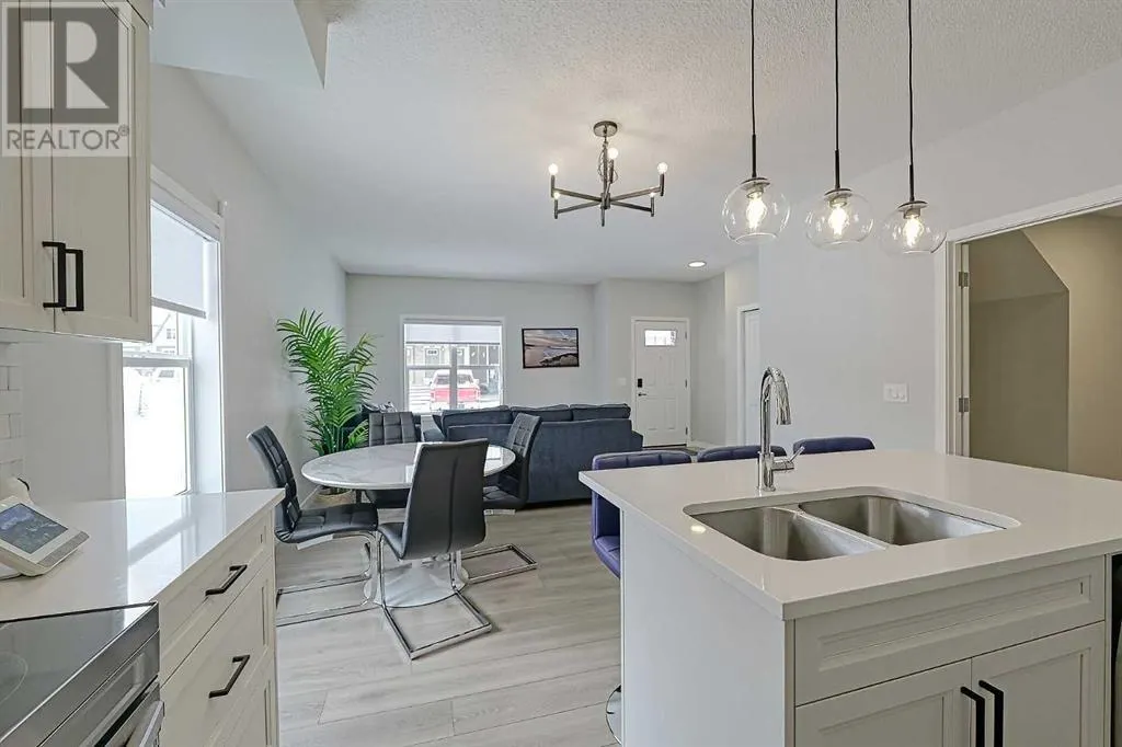 707, 250 Fireside View
