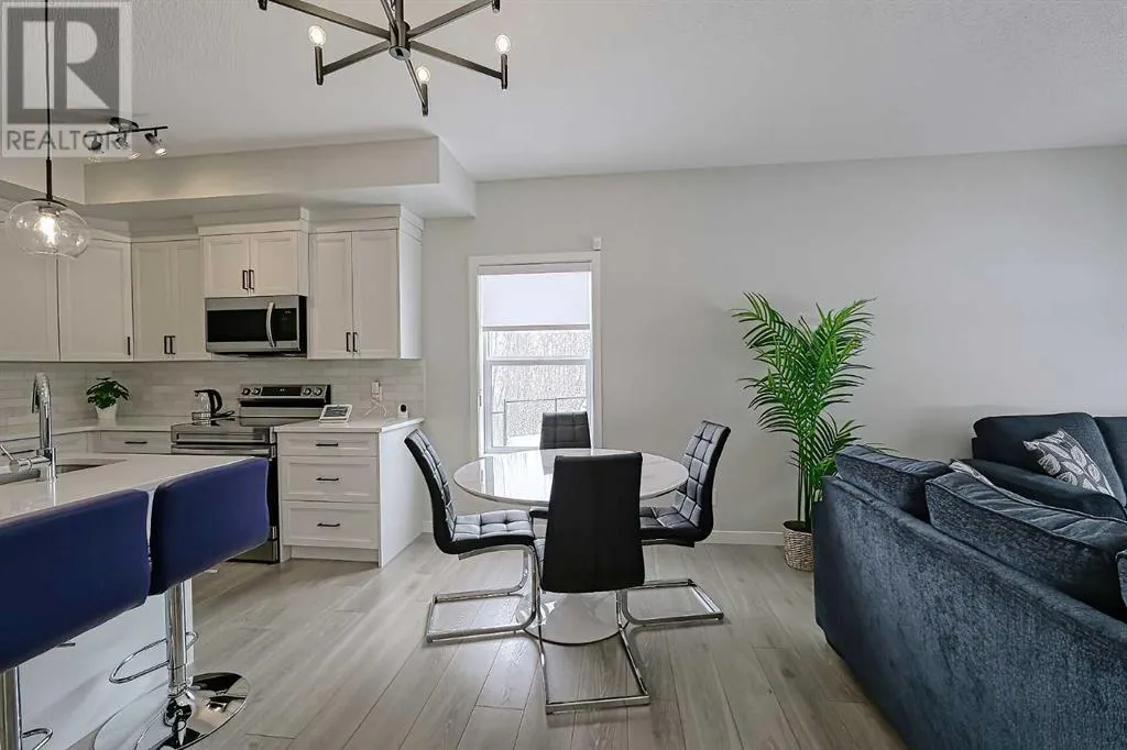 707, 250 Fireside View
