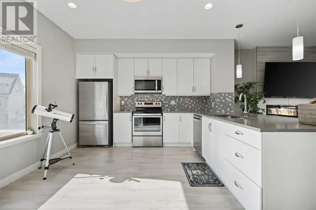 1001, 32 Horseshoe Crescent
