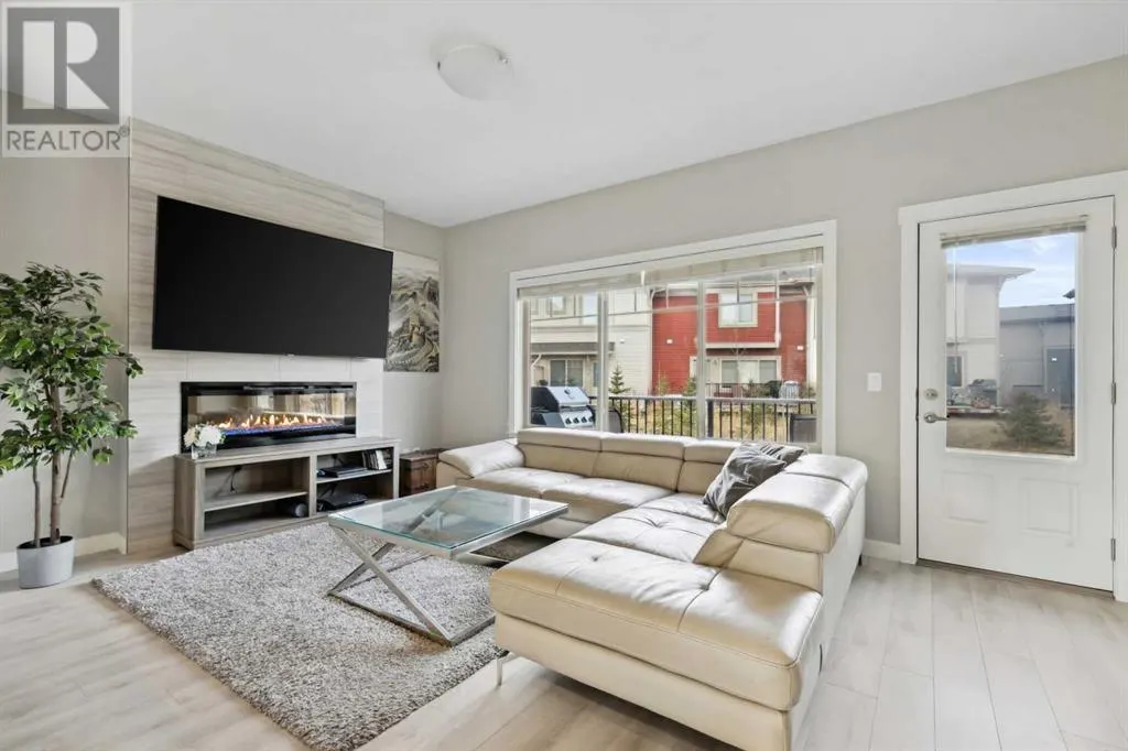 1001, 32 Horseshoe Crescent