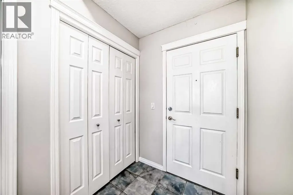 208, 25 Prestwick Drive SE