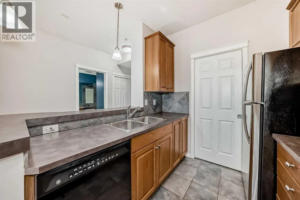 208, 25 Prestwick Drive SE