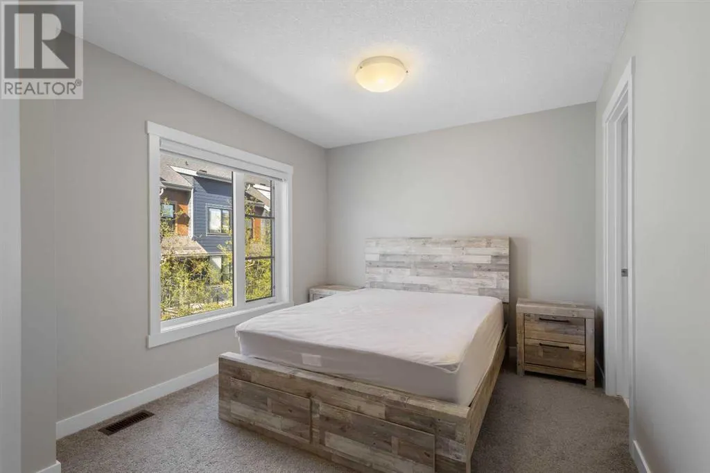 144 Livingston Common NE