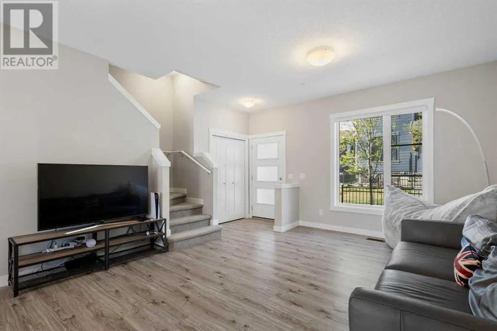 144 Livingston Common NE