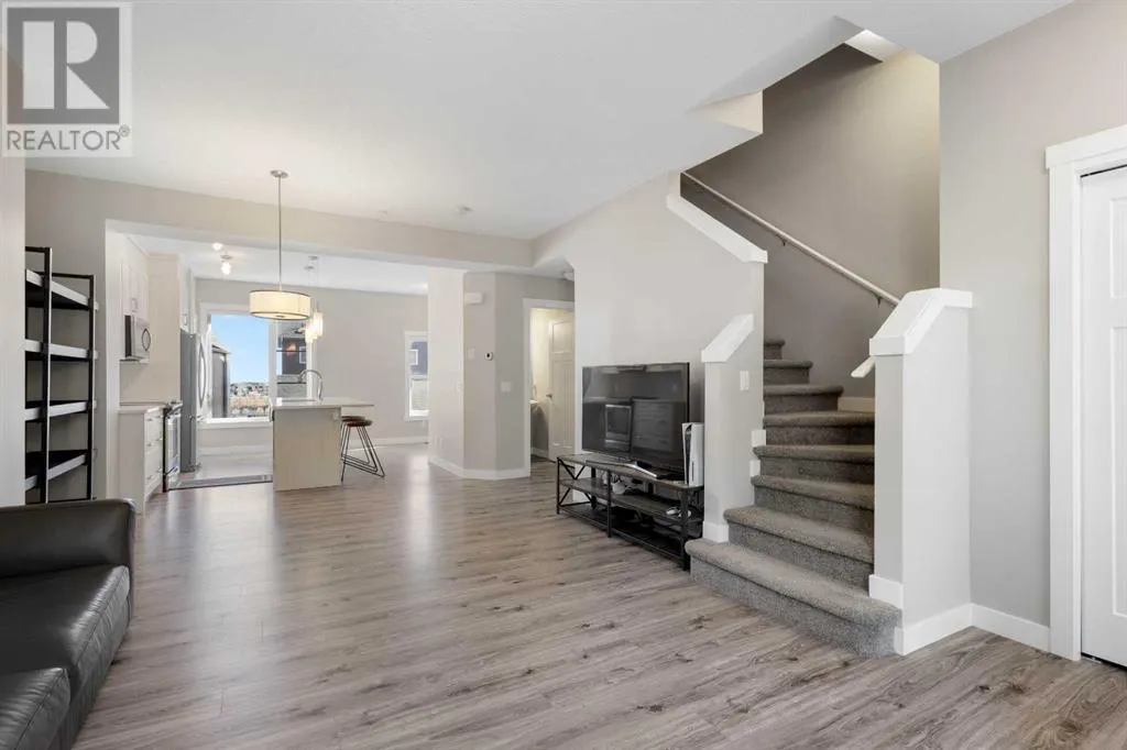 144 Livingston Common NE