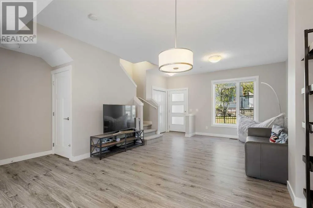 144 Livingston Common NE