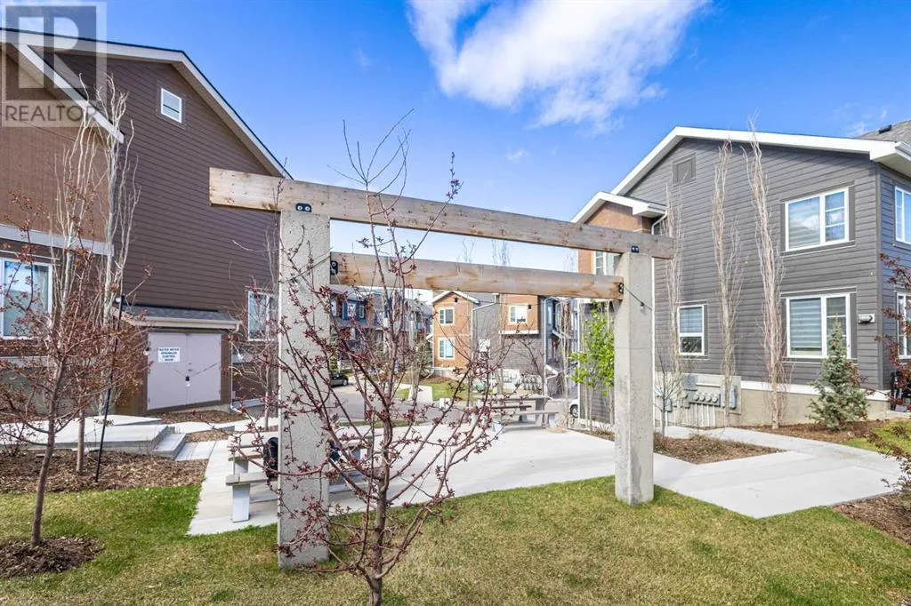 144 Livingston Common NE