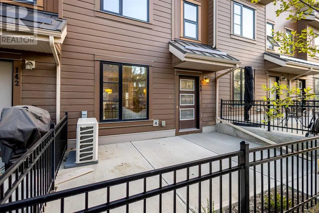 144 Livingston Common NE
