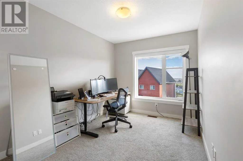 144 Livingston Common NE