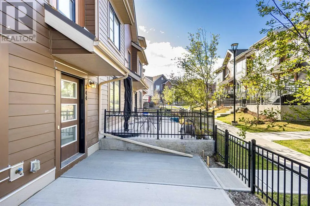 144 Livingston Common NE