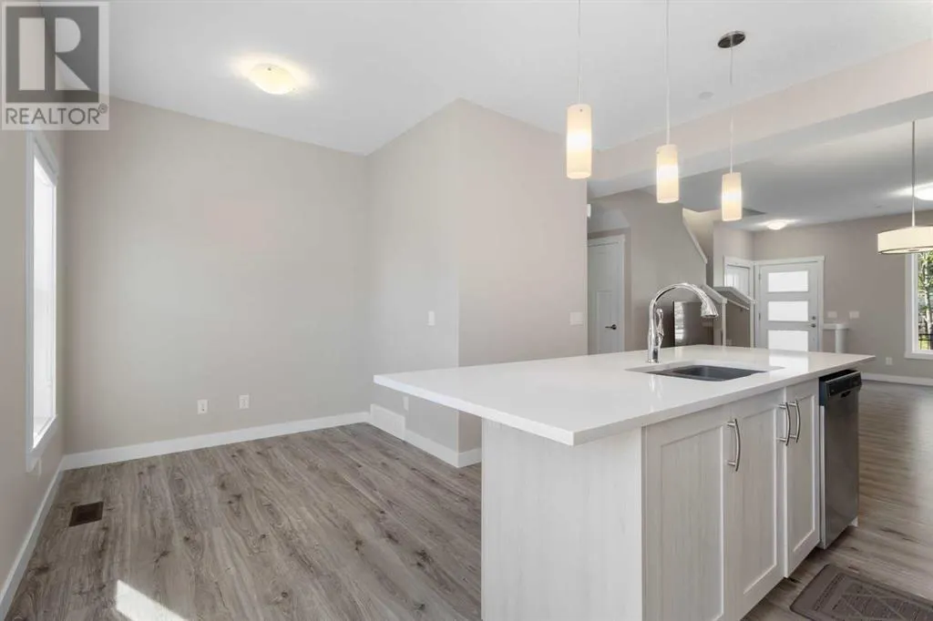 144 Livingston Common NE