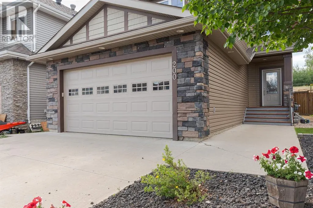 200 Diamondstone Ridge