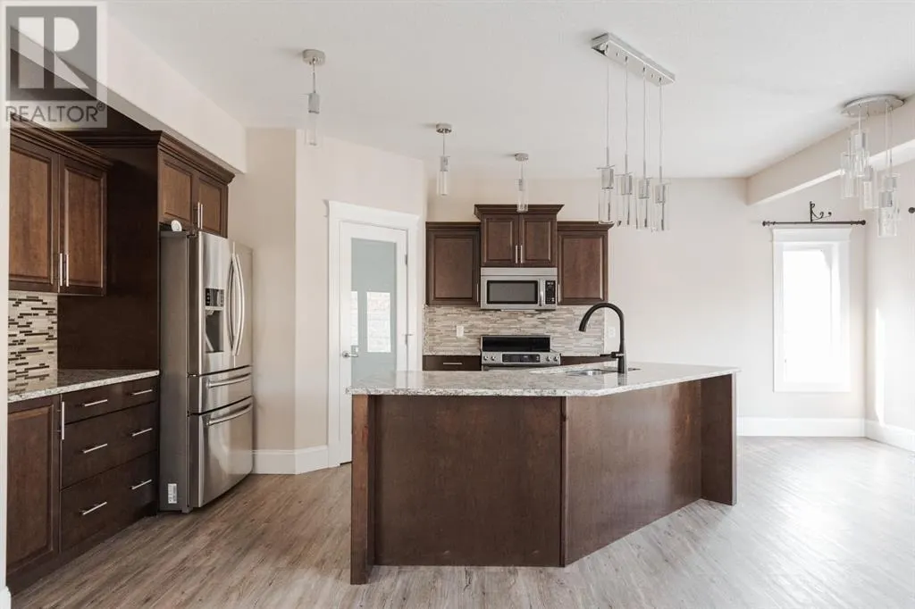200 Diamondstone Ridge