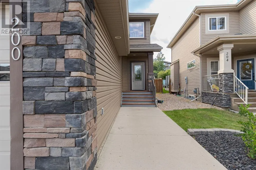 200 Diamondstone Ridge