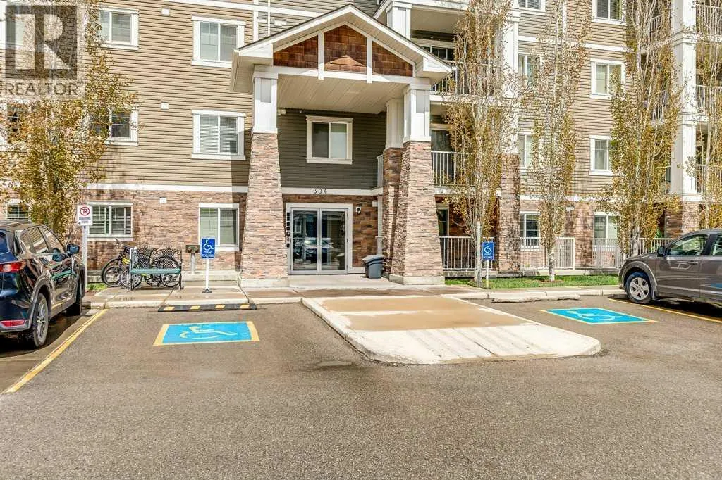 110, 304 Cranberry Park SE