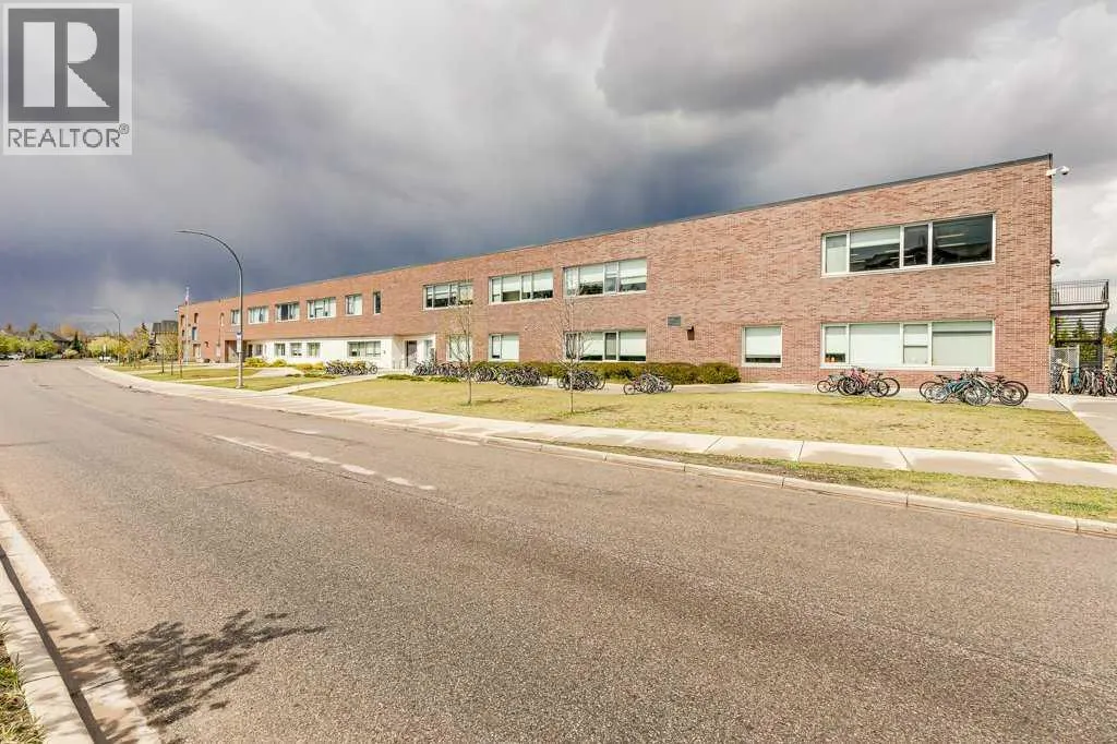 110, 304 Cranberry Park SE