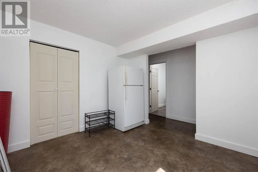 173 Oaks Crescent
