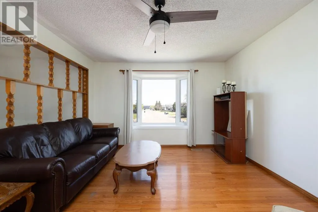 173 Oaks Crescent