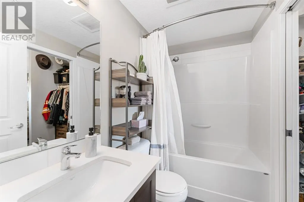 213, 10 Mahogany Mews SE