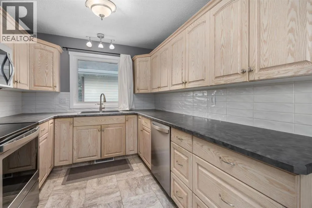 113 Thorson Crescent