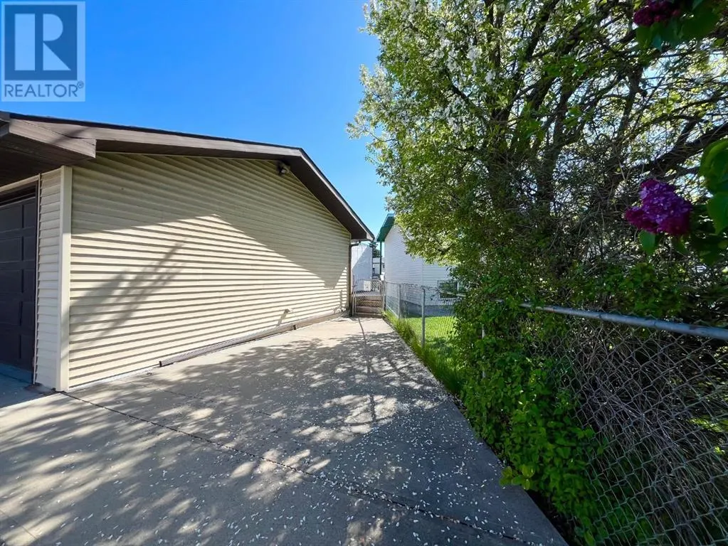31 Maranda Close NE