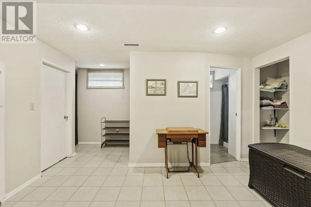 31 Maranda Close NE