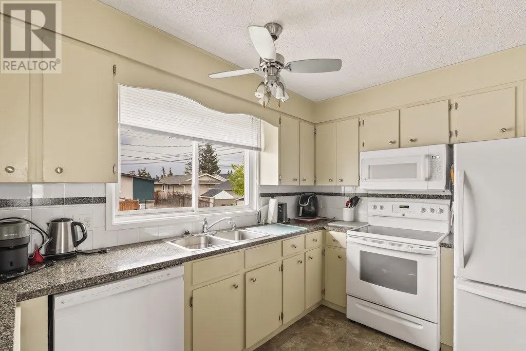 31 Maranda Close NE