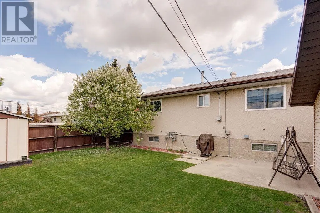 31 Maranda Close NE