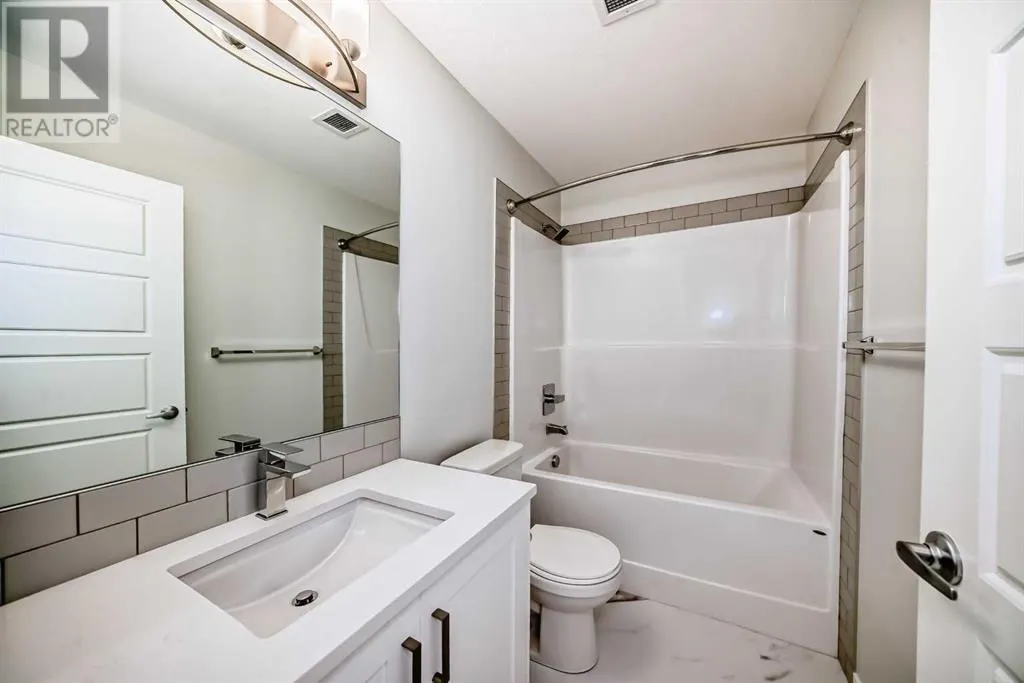2304, 220 Seton Grove SE