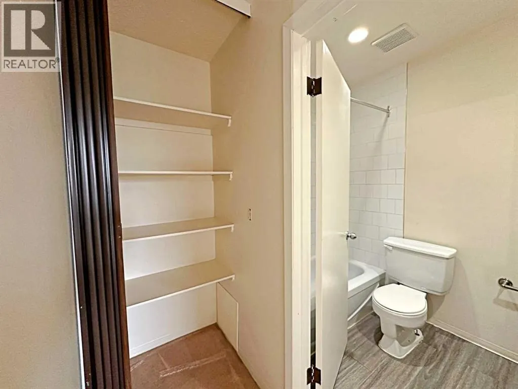 1639, 21 Macdonald Drive