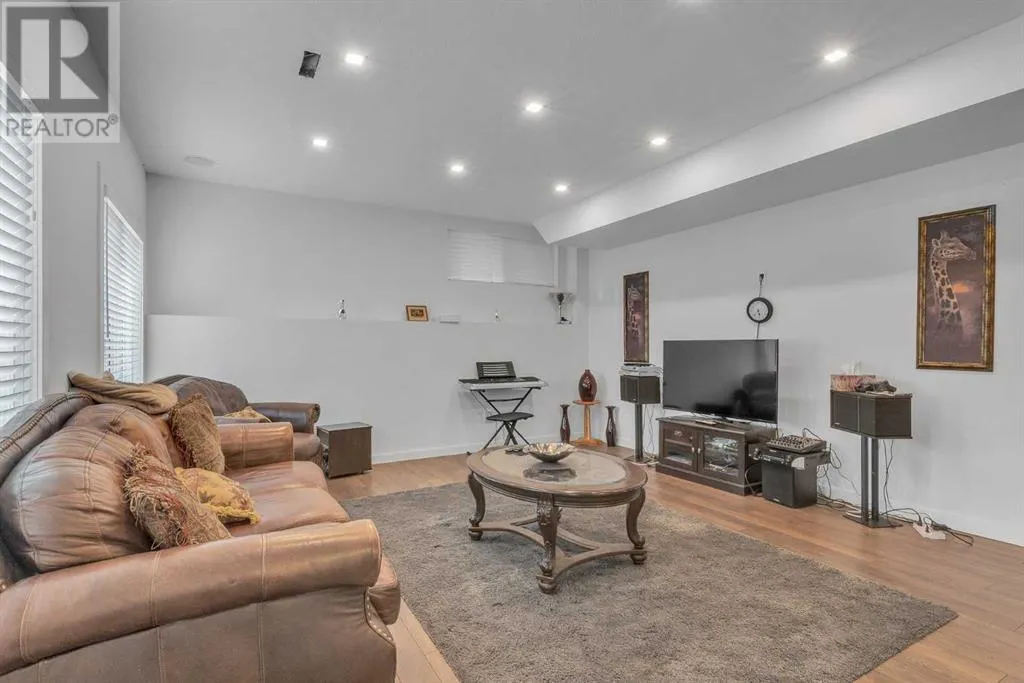19 Mount Rae Heights