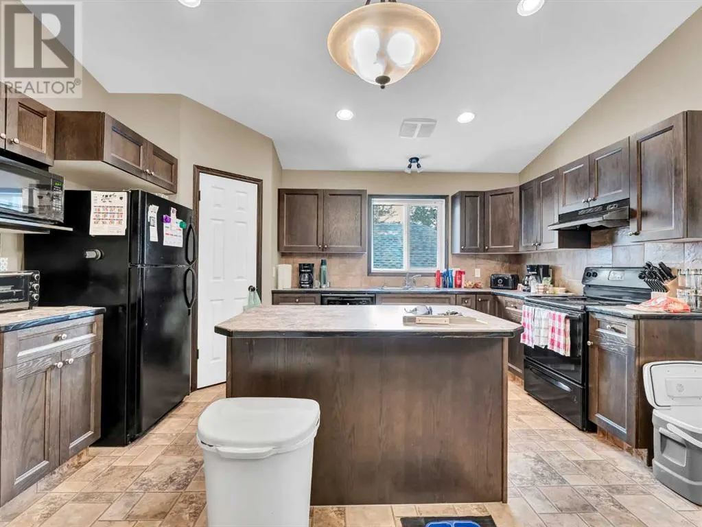 1 & 2, 943 Ross Street SE