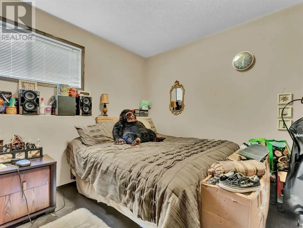 1 & 2, 943 Ross Street SE