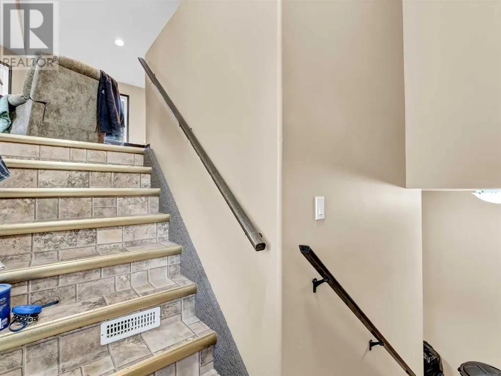 1 & 2, 943 Ross Street SE